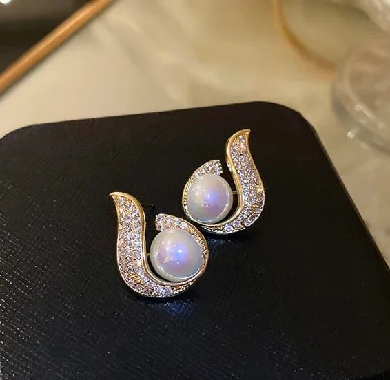 Swan Pendant with Gold Chain