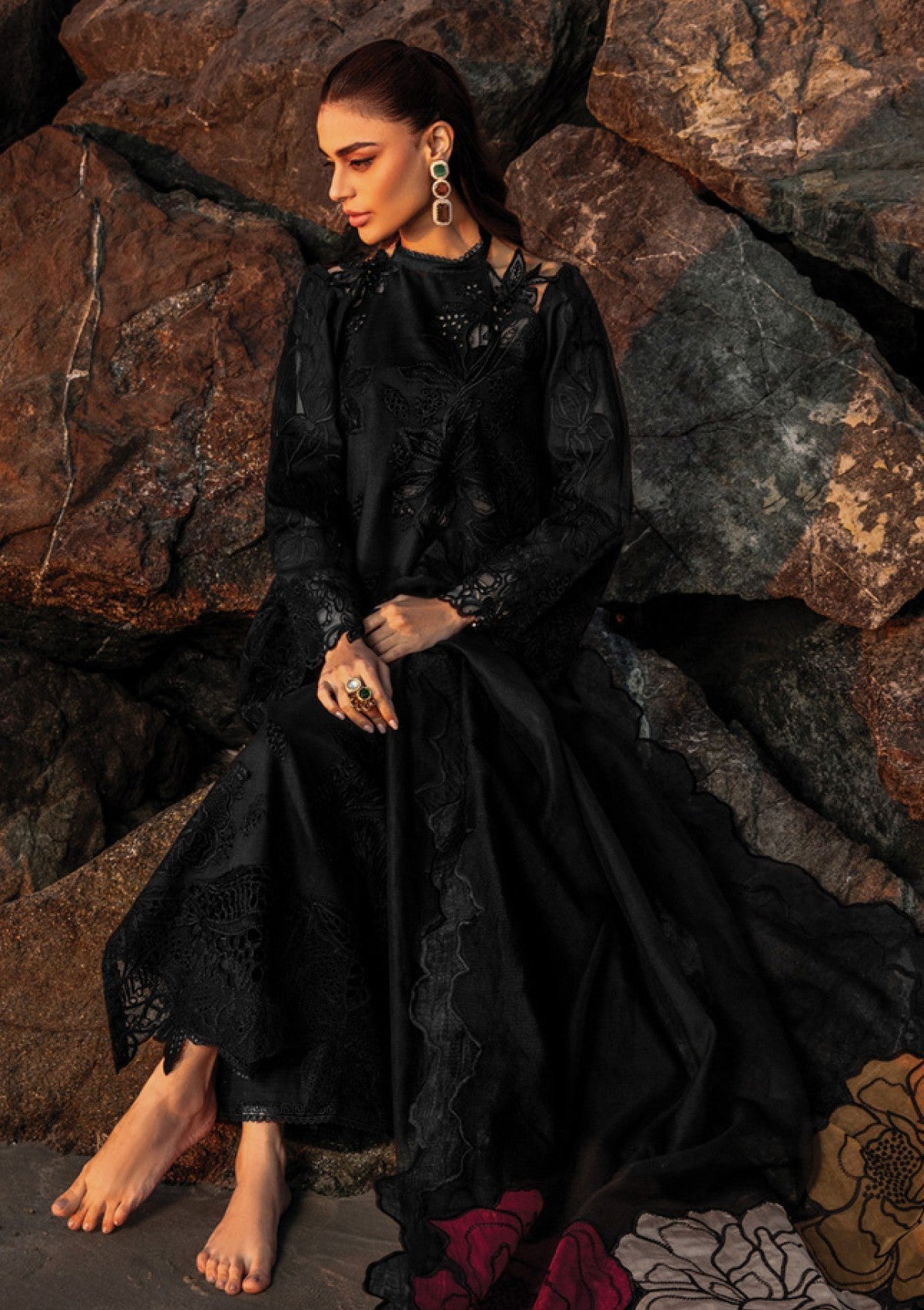 Rang Rasiya Embroidered Chickenkari Lawn- ZÉVA