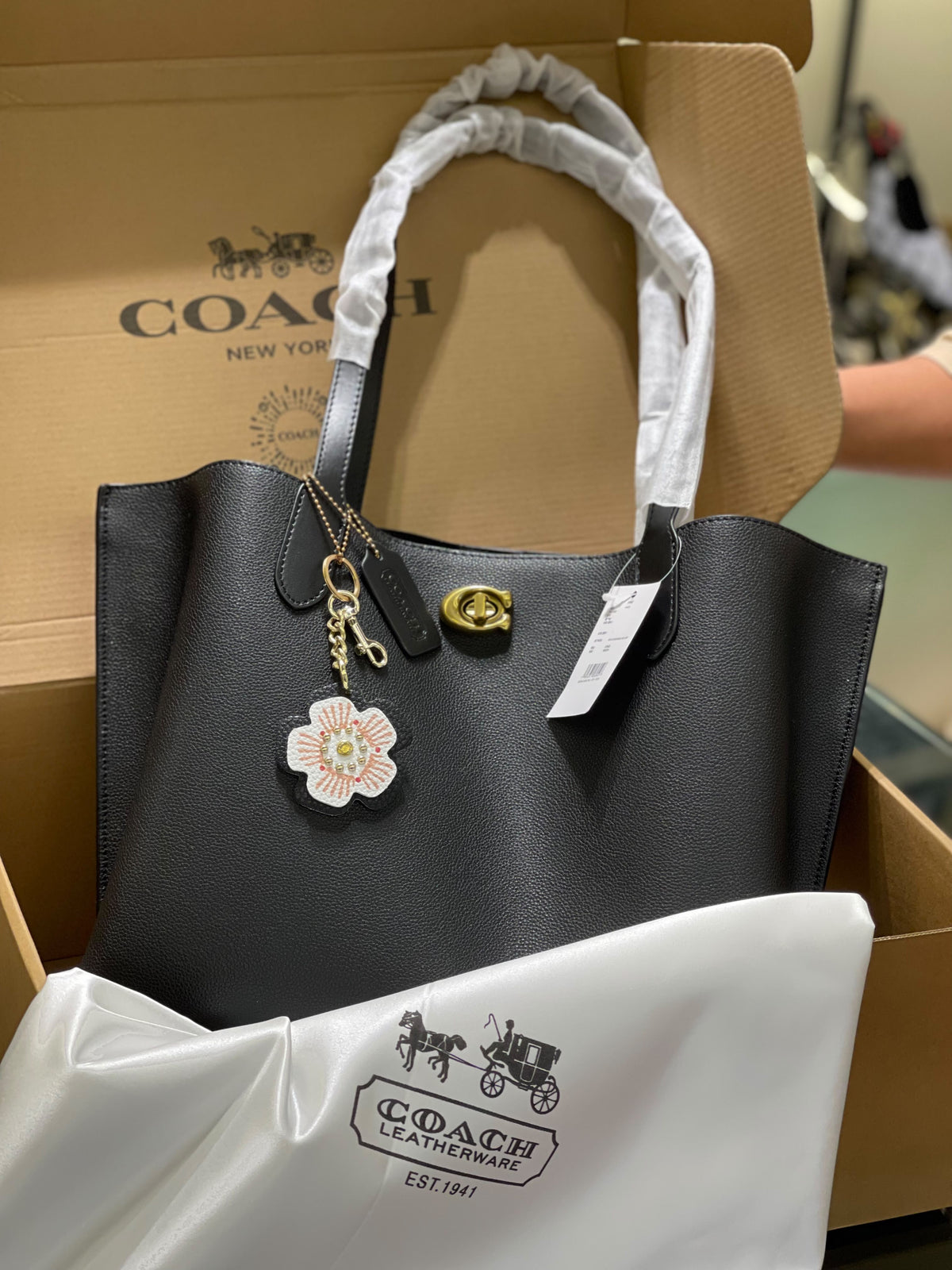 Coach Willow Tote 24 with Box