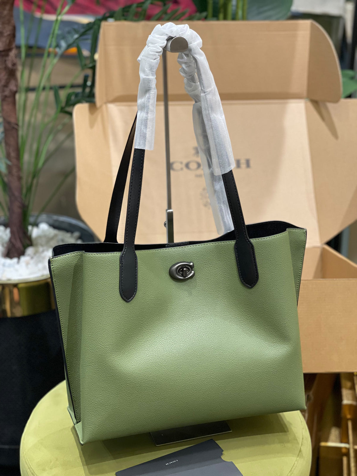 Coach Willow Tote 24 with Box