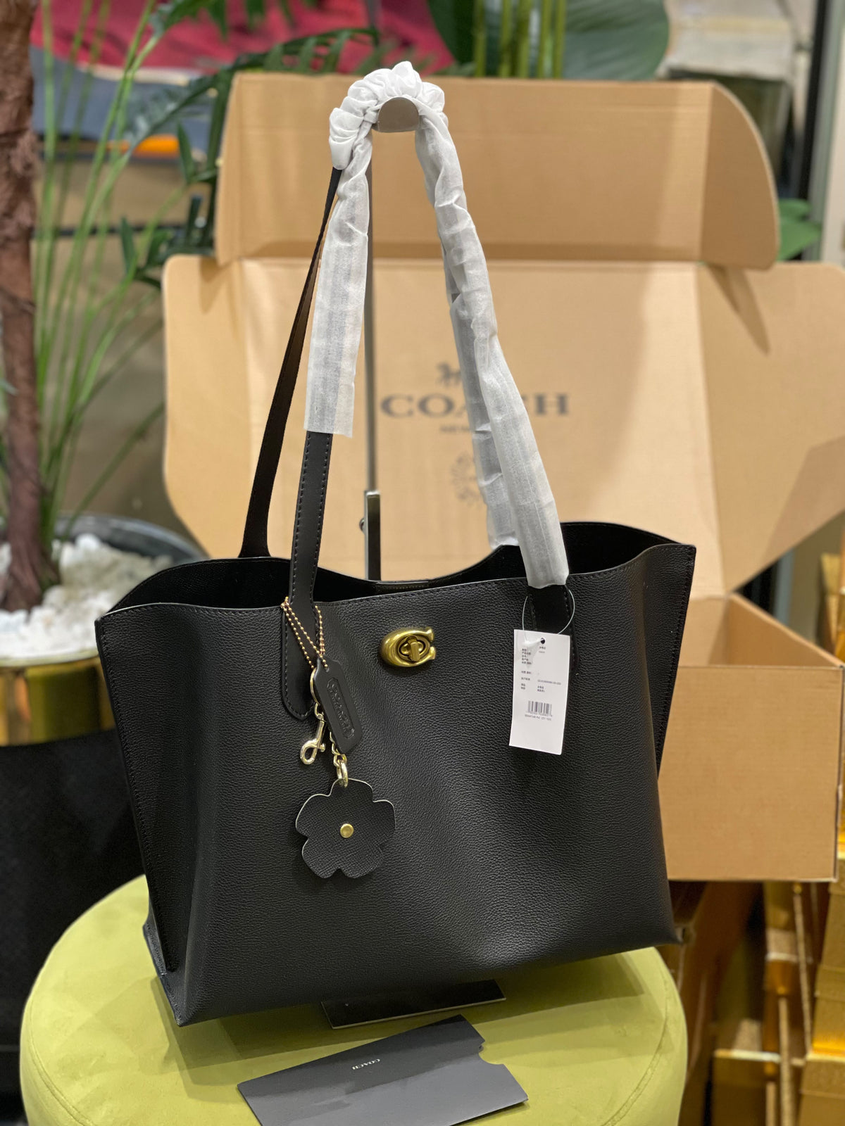 Coach Willow Tote 24 with Box