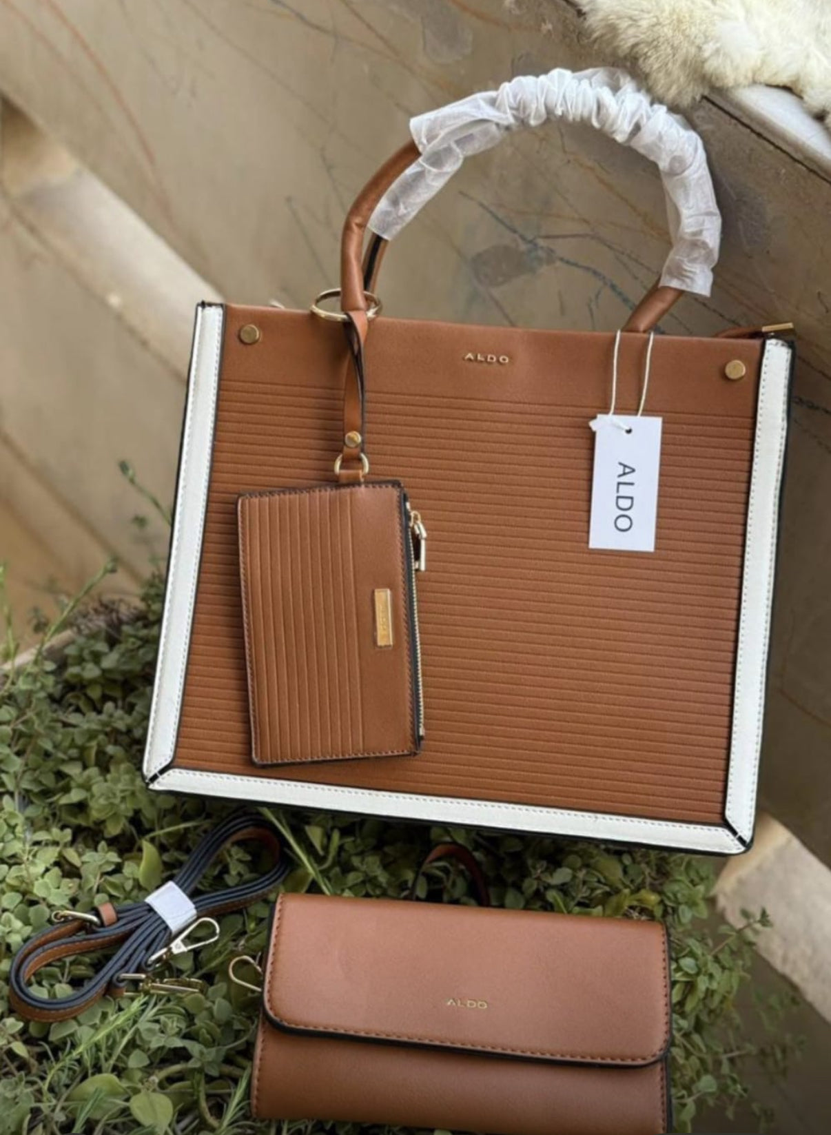 Aldo bag with pouch