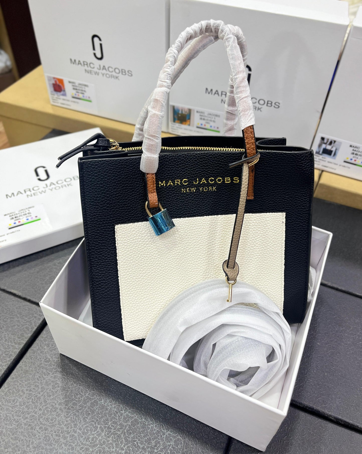 Marc JacobsMini Grind Leather Tote Bag