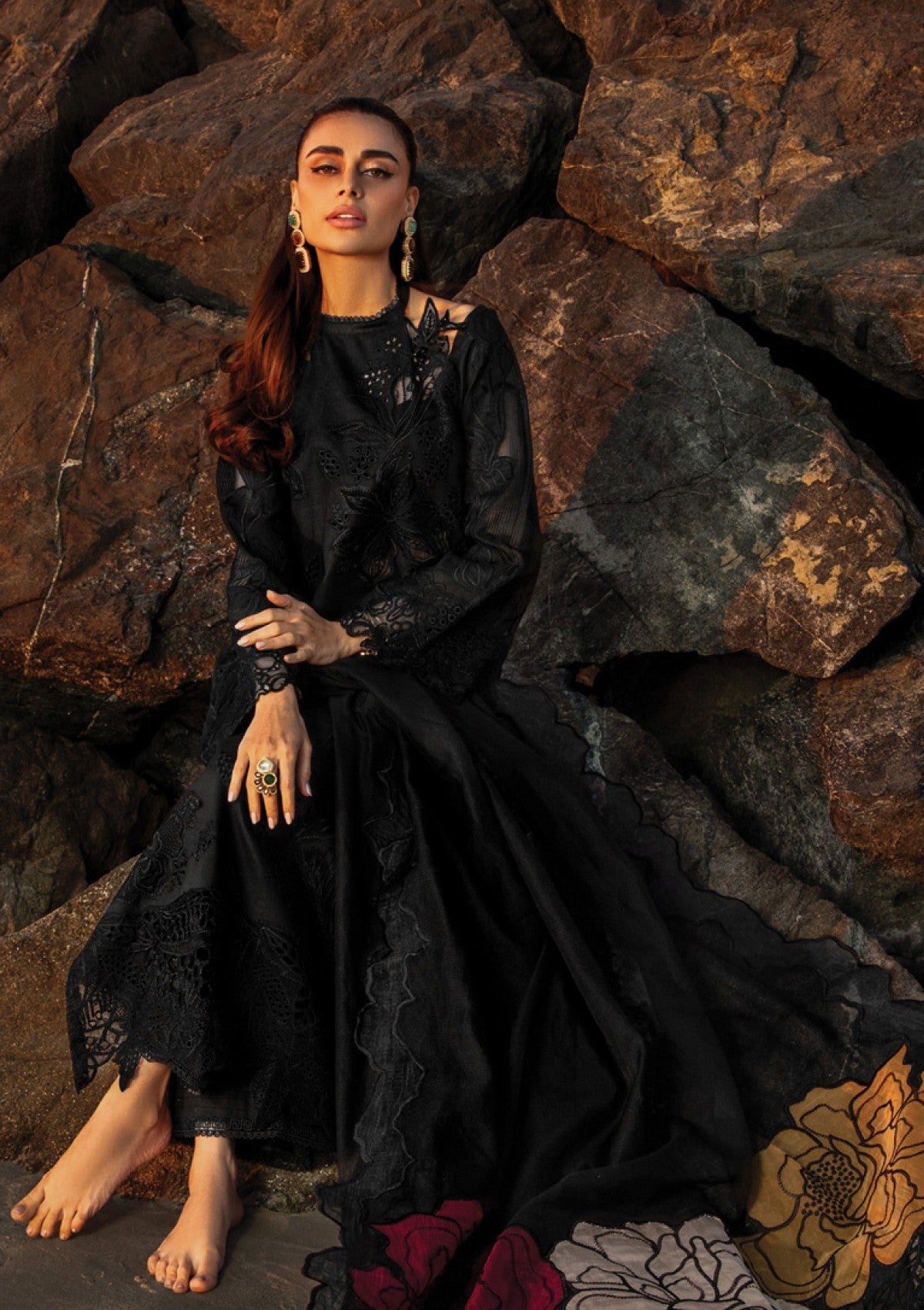 Rang Rasiya Embroidered  Chickenkari Lawn- ZÉVA