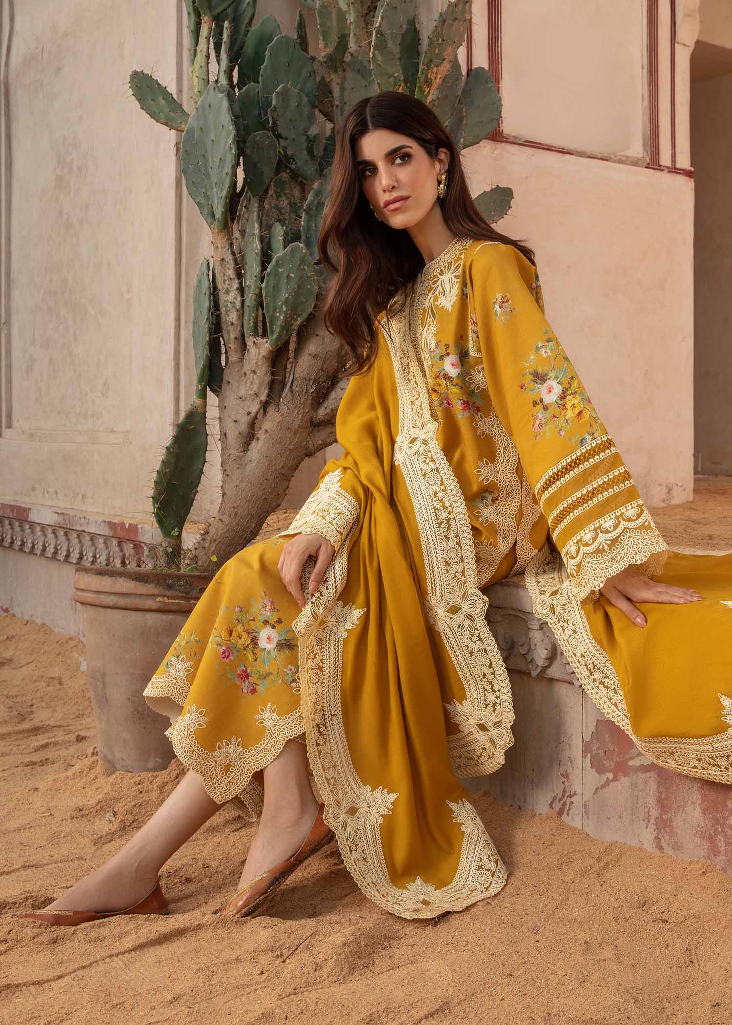 Crimson lawn Embroidered - ZÉVA