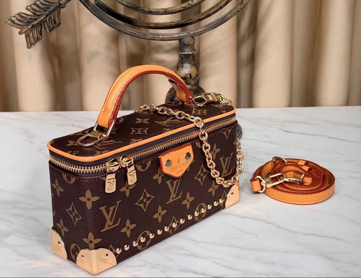 LV VANITY POUCH TRUNK